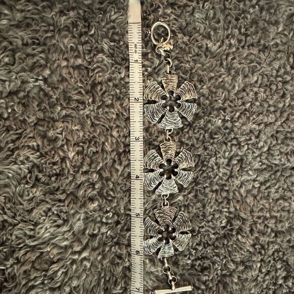 Intricate Silver Flower Bracelet - Picture 4 of 6